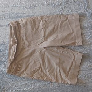 Time and Tru Tan Womans Shorts Size 4-6 (small)
